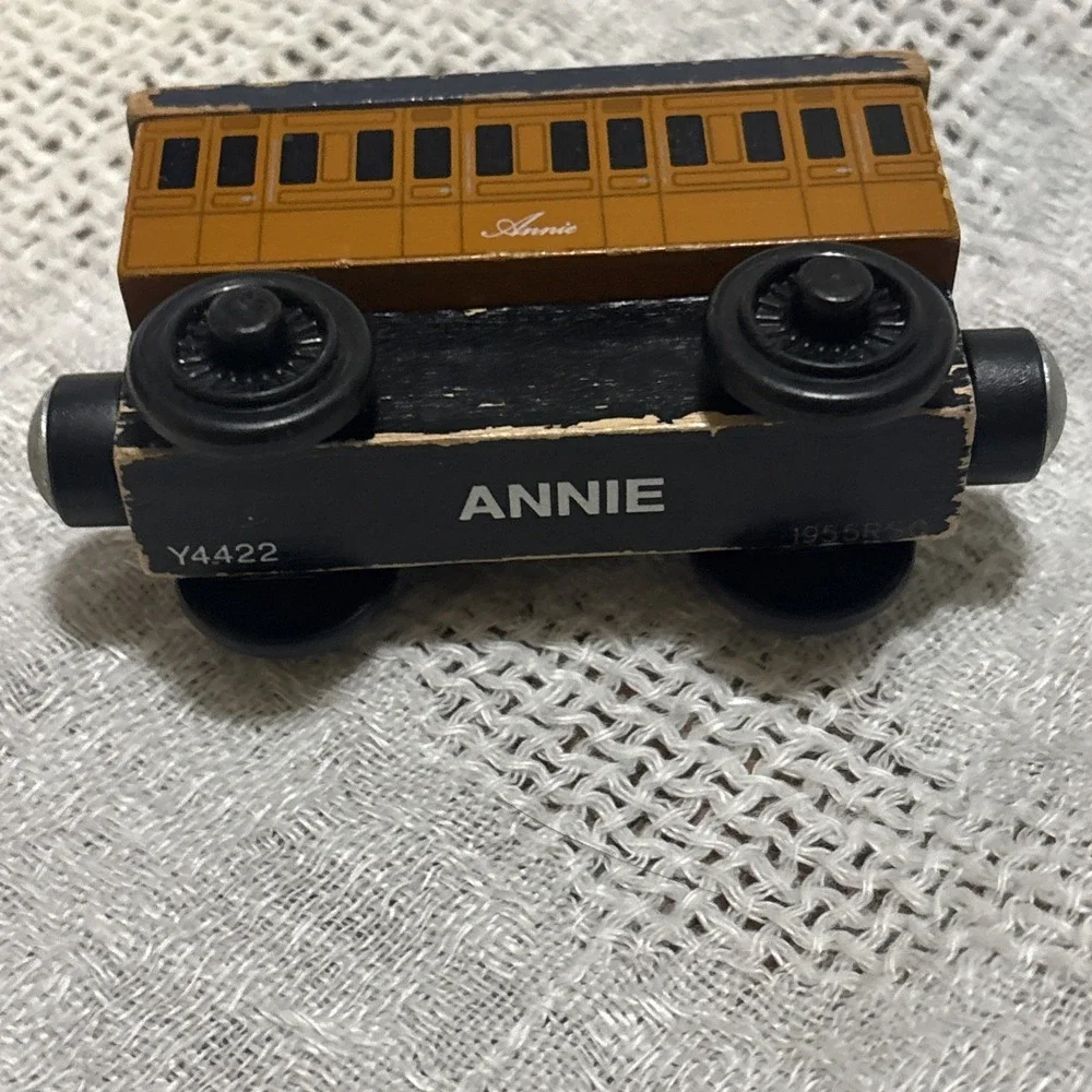Thomas The Train Annie Passenger Coach Car Wooden Railway Friends 2012
